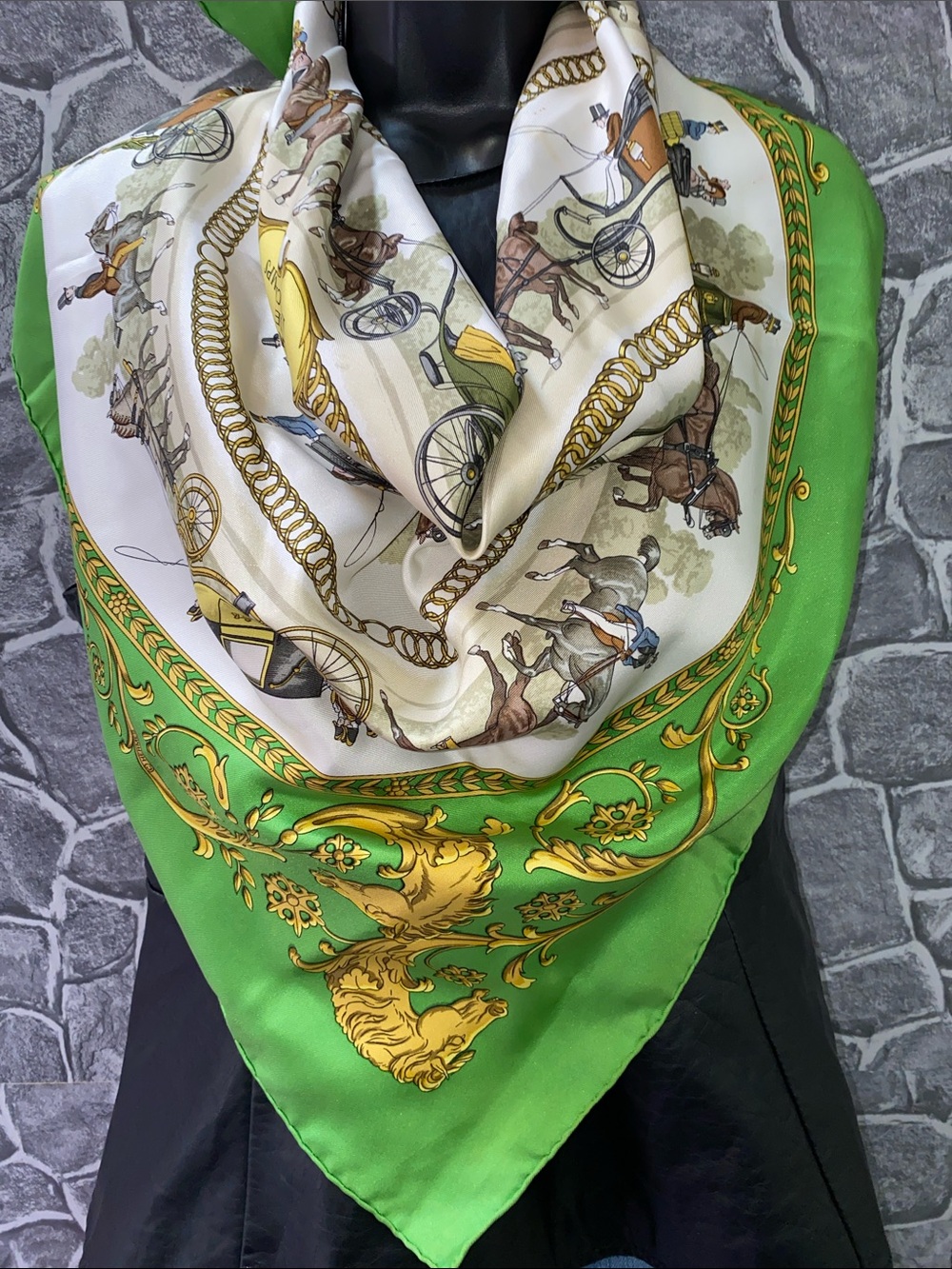 Authentic HERMES "LA PROMENADE DE LONGCHAMPS" Green 100% Silk Scarf